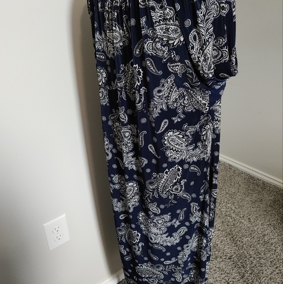 Blue and white dress - Picture 4 of 4
